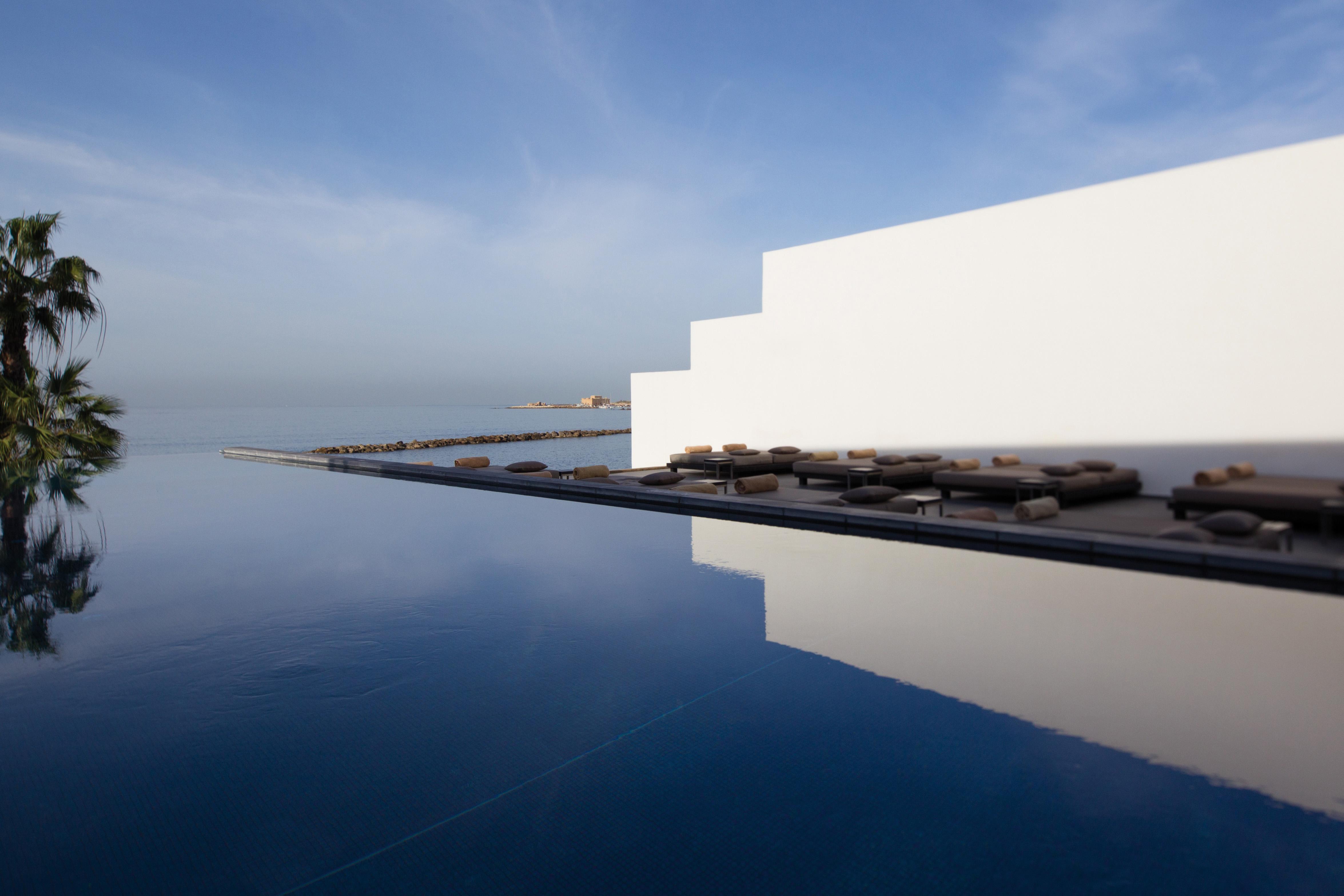 Almyra Hotel Пафос Екстериор снимка Casa-Museu Salvador Dalí