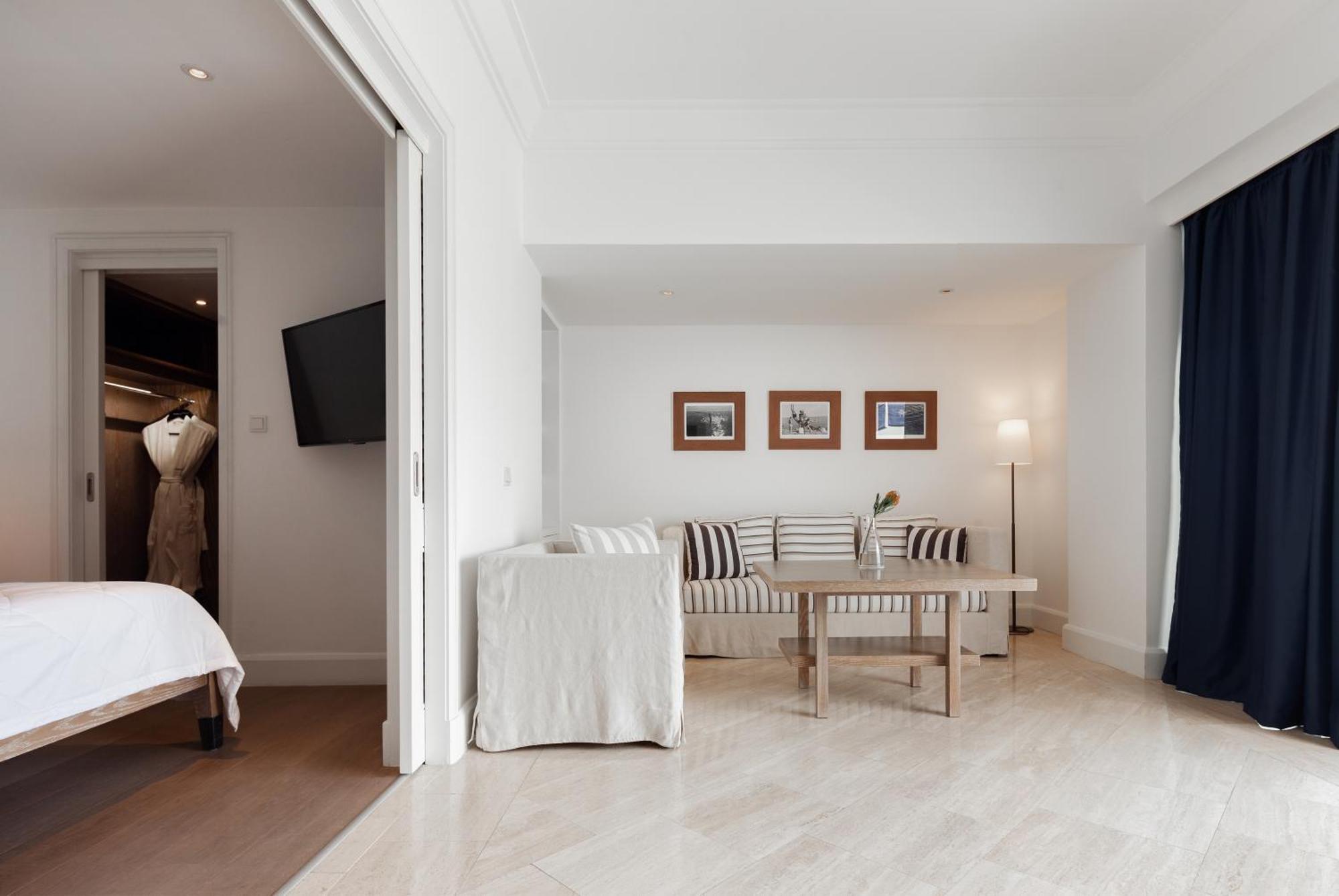 Almyra Hotel Пафос Екстериор снимка A suite at the hotel