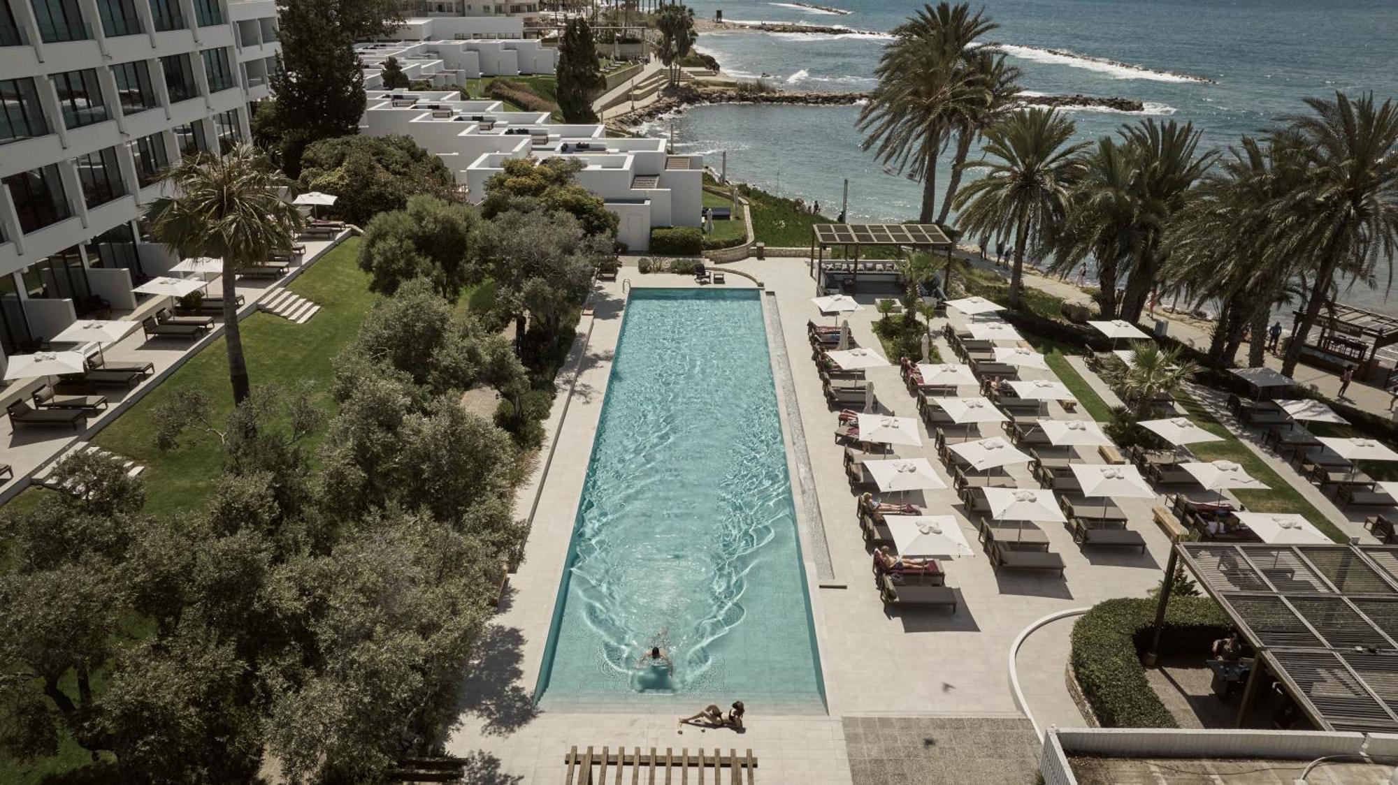 Almyra Hotel Пафос Екстериор снимка The pool at the Royal
