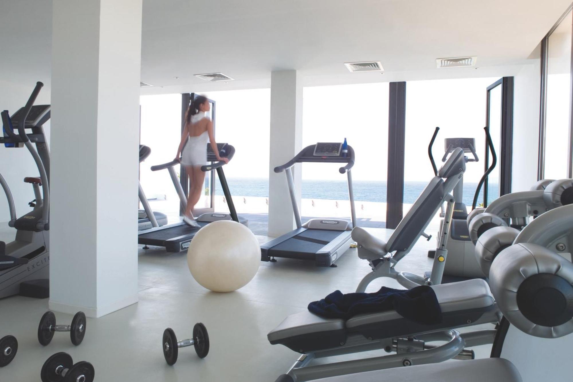 Almyra Hotel Пафос Екстериор снимка A gym