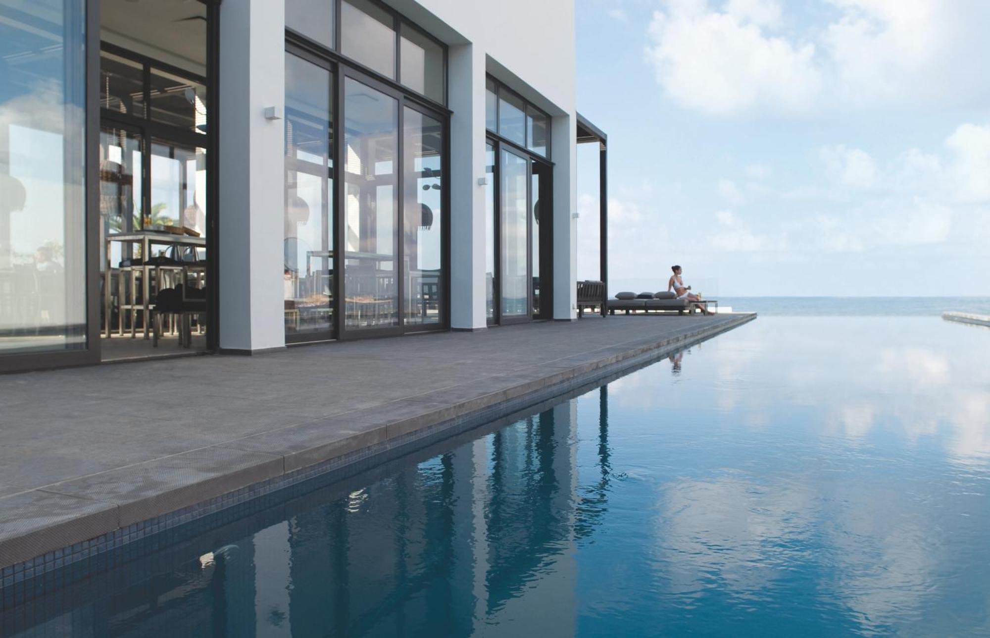 Almyra Hotel Пафос Екстериор снимка Infinity pool