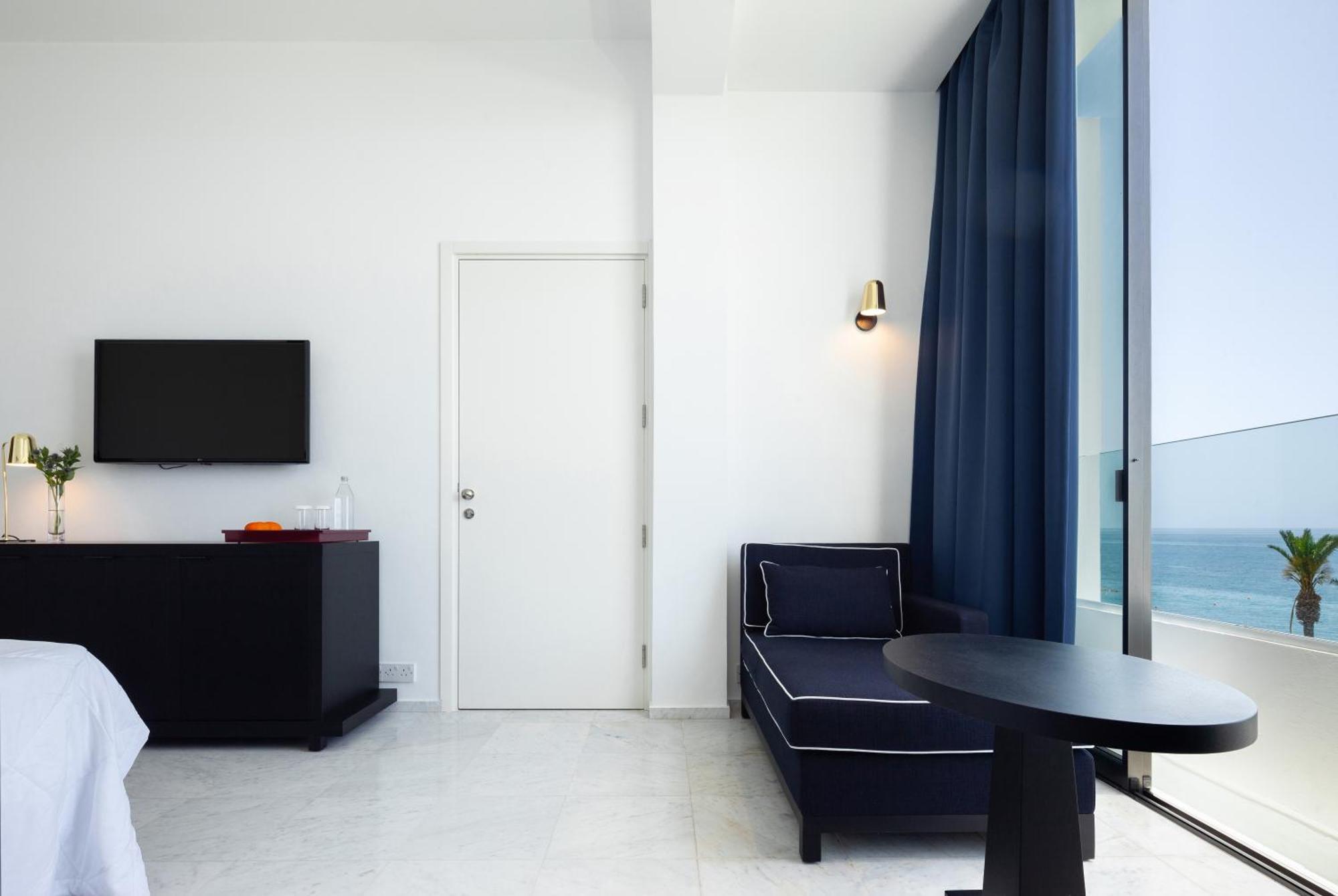 Almyra Hotel Пафос Екстериор снимка