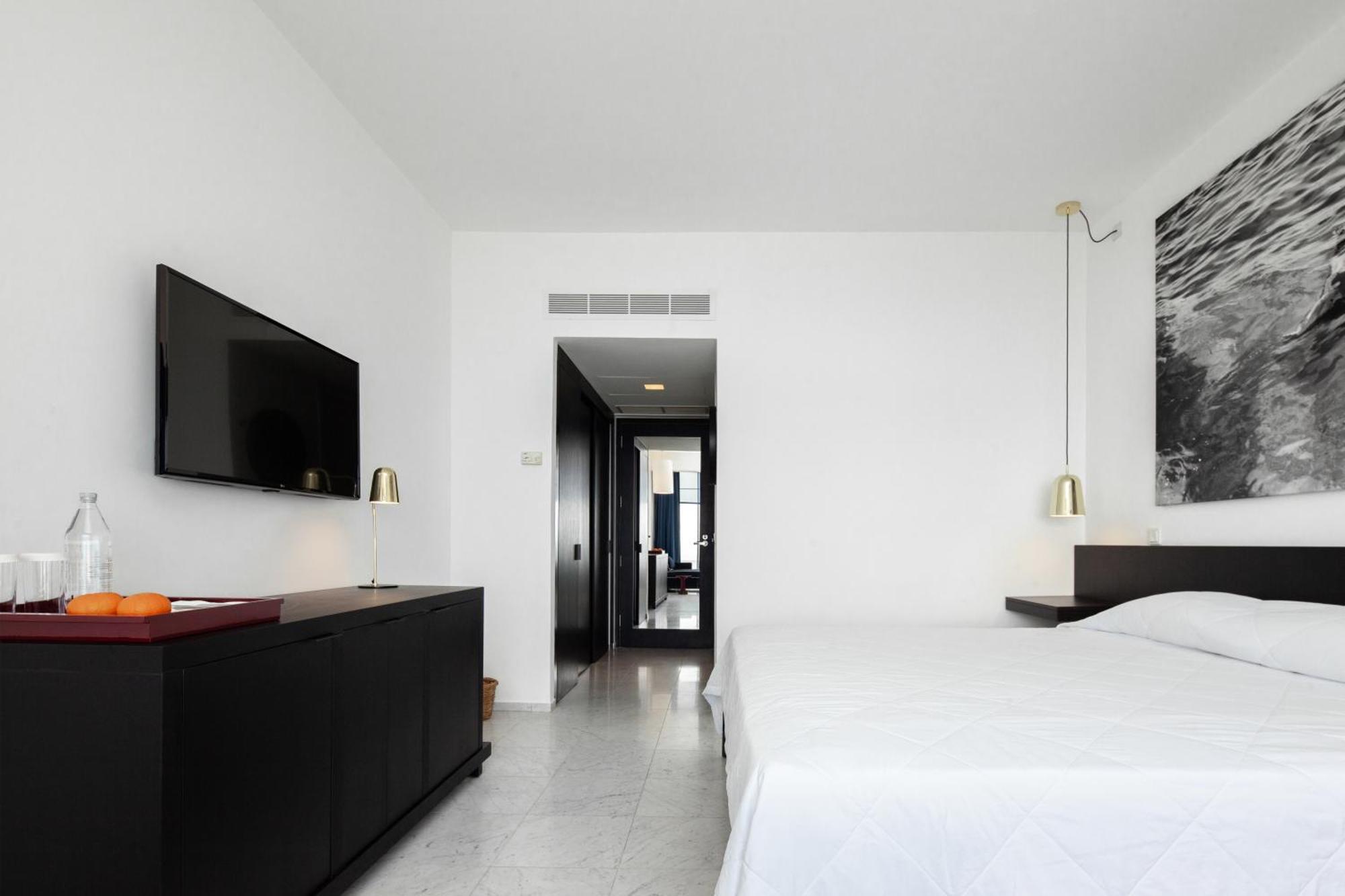 Almyra Hotel Пафос Екстериор снимка
