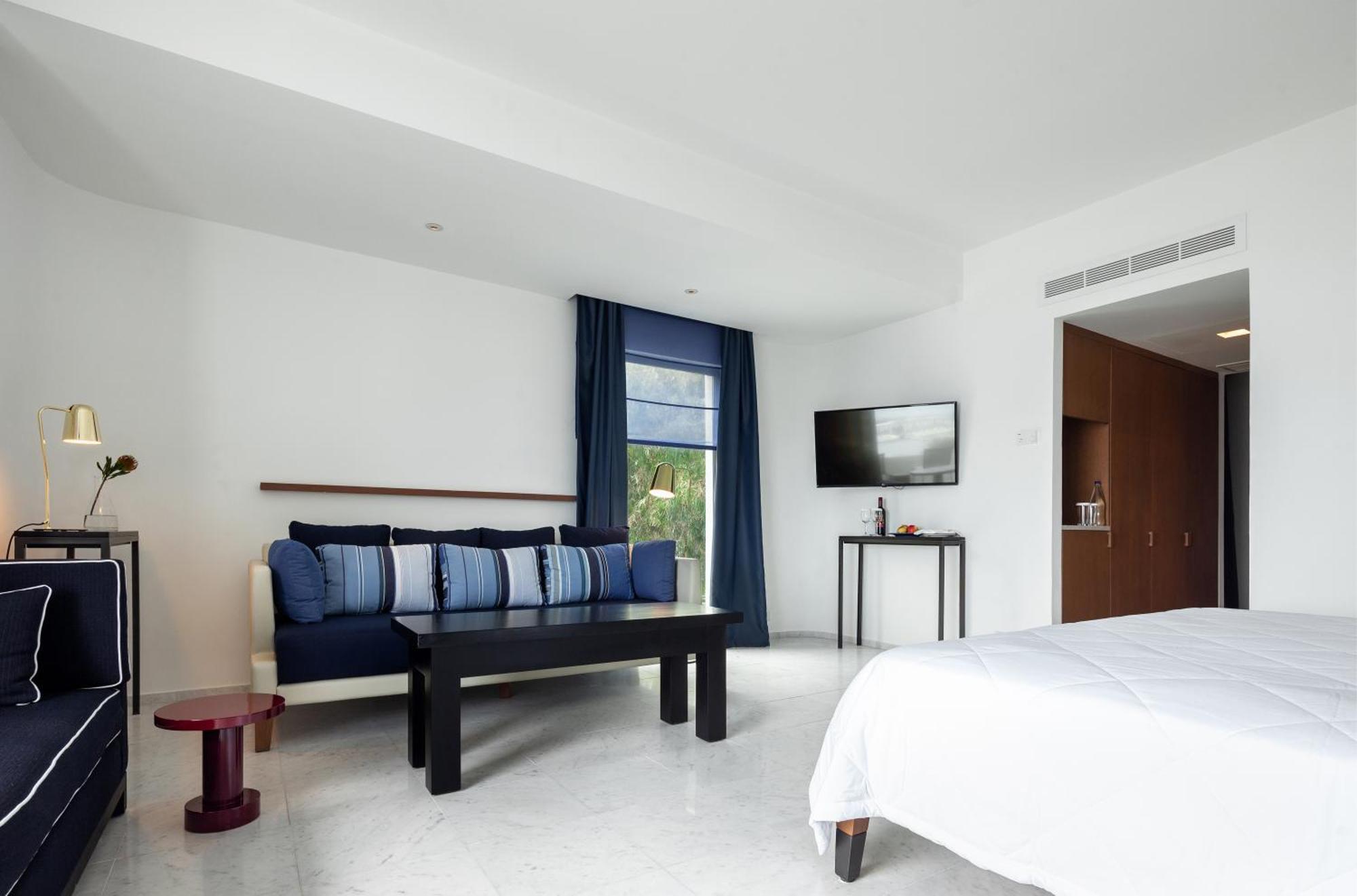 Almyra Hotel Пафос Екстериор снимка